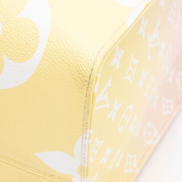 Louis Vuitton Giant Monogram Canvas By The Pool Onthego GM Tote - Picture 10 of 15